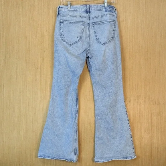 Abercrombie & Fitch Ultra High Rise The Flare Jeans Womens 10 Light Wash Retro - Picture 3 of 9